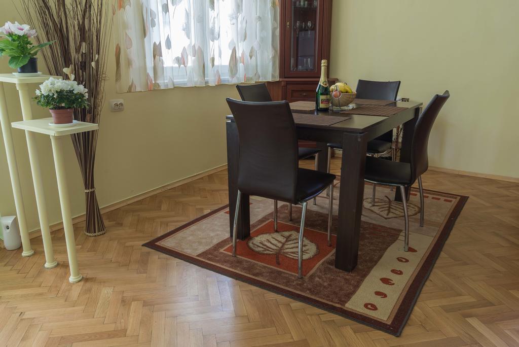 Sea Garden Plaza Apartment - Free Parking Burgas Room photo
